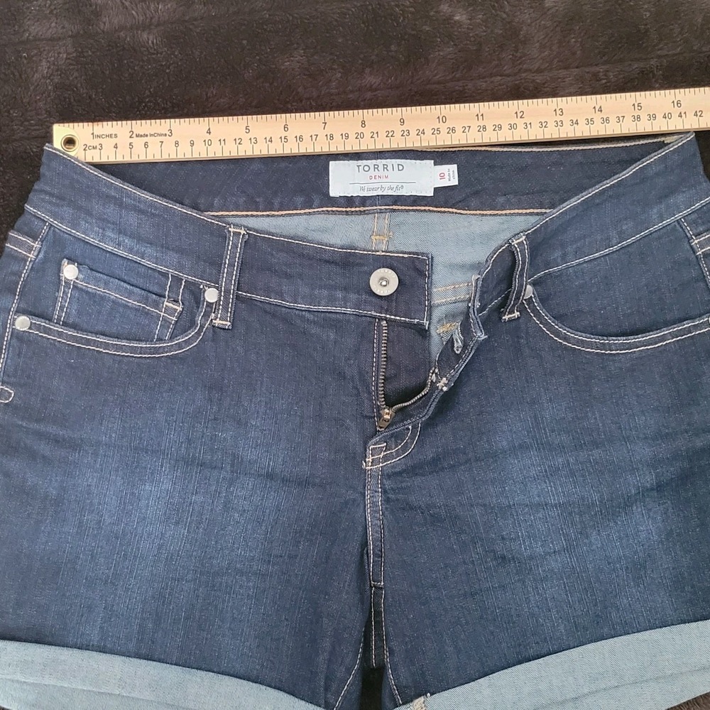 Torrid Denim Shorts Womens Size 10 Blue Stretch Mid Rise Jean Shorts - Picture 6 of 10